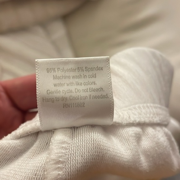 Small shorts white soft fuzzy - Picture 4 of 5